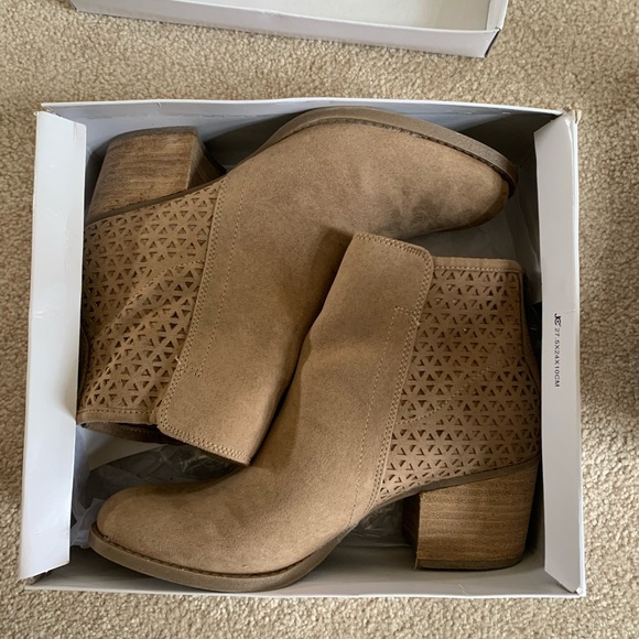 Madden Girl Booties size 8.5 - Picture 7 of 8